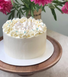 Минималистичный торт клубничный мохито, цена за кг.